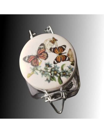 Petit pot hermétique décor papillons