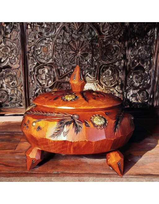 Petite boîte à trésors en bois et laiton Petite boîte à trésors en bois et laiton