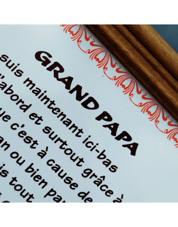Poésie "Grand-Maman" ou "Grand-Papa" sur carrelage avec cadre en bois clair