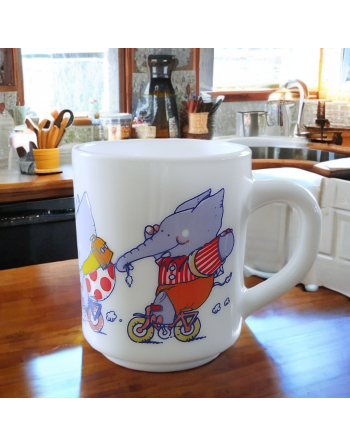 Mug Arcopal avec dessin d'éléphants à bicyclette pour Roda