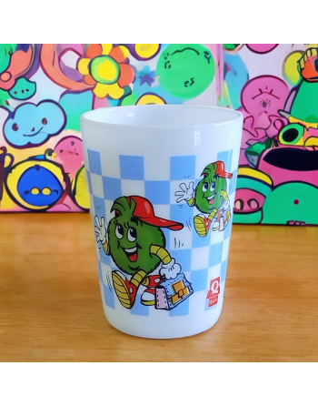 Verre Quick avec la mascotte Booly, fond damier bleu et blanc