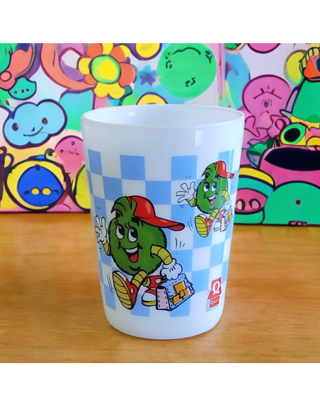 Verre Quick avec la mascotte Booly, fond damier bleu et blanc