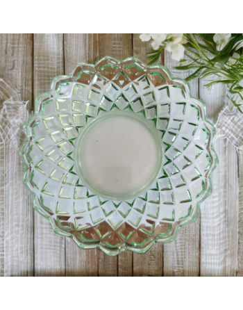Plat vert transparent aux motifs losanges
