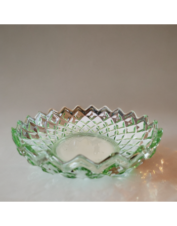 Plat vert transparent aux motifs losanges