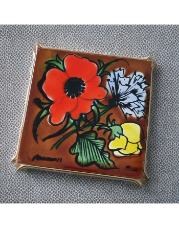 Sous-plat Vallauris sur carrelage décor Fleurs des champs