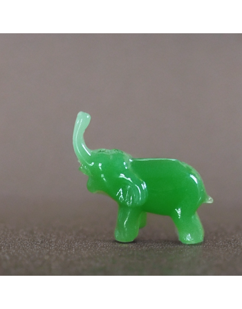 Petit éléphant en jade verte