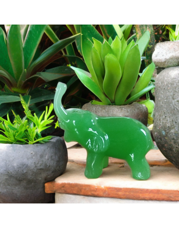 Petit éléphant en jade verte