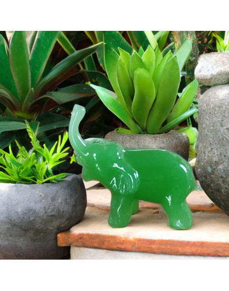 Petit éléphant en jade verte