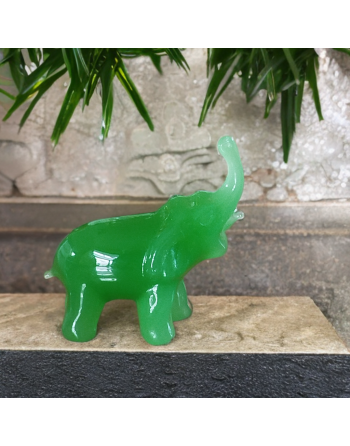 Petit éléphant en jade verte