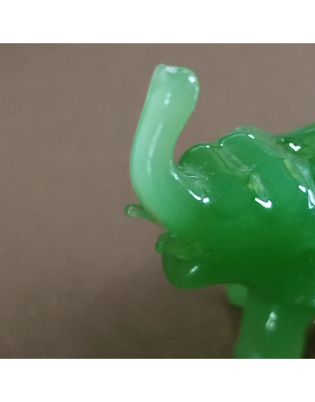 Petit éléphant en jade verte