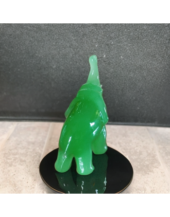 Petit éléphant en jade verte