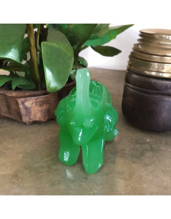 Petit éléphant en jade verte