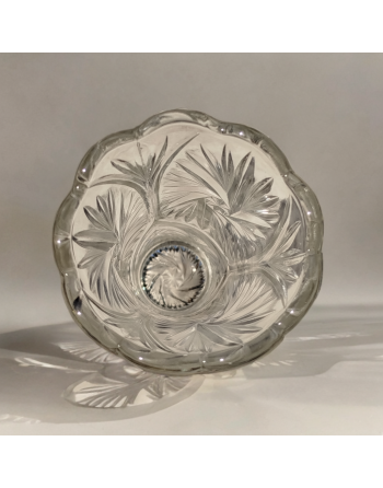 Petit vase en cristal taillé aux motifs géométriques