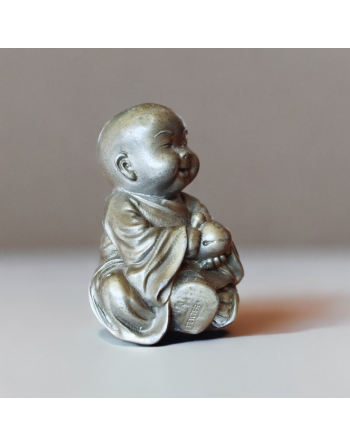 Petit bouddha rieur en étain couleur bronze