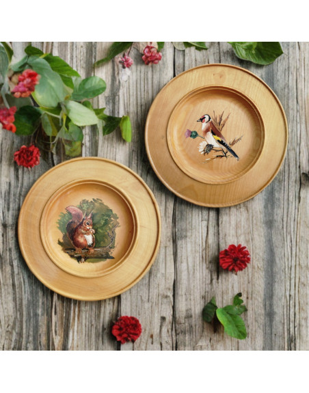 Assiette en bois, décor peint à la main - écureuil ou oiseau