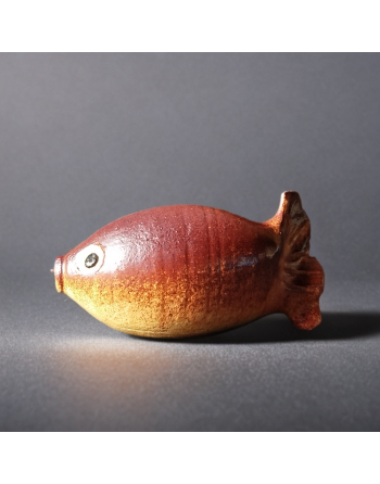 Posture poisson en céramique brune