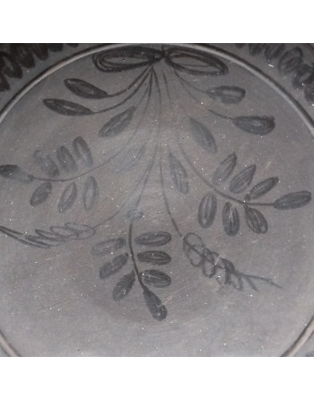 Assiette en céramique noire de Nádudvar signée Lajos Fazekas, 1988