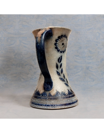 Pichet en grès de La Roche, signé Jos Kalb - Décor de fleurs et feuilles - Années 40