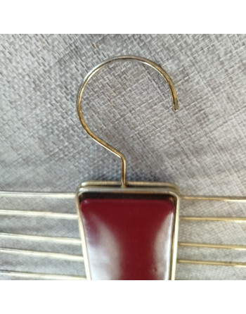 Cintre pour cravates en métal doré et cuir bordeaux